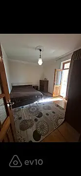 Kirayə verilir 2 otaqlı köhnə tikili 60 m²