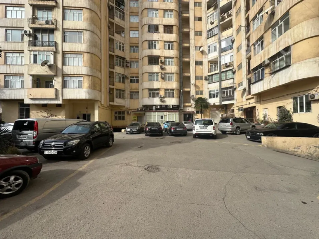 Satılır 3 otaqlı yeni tikili 80 m²