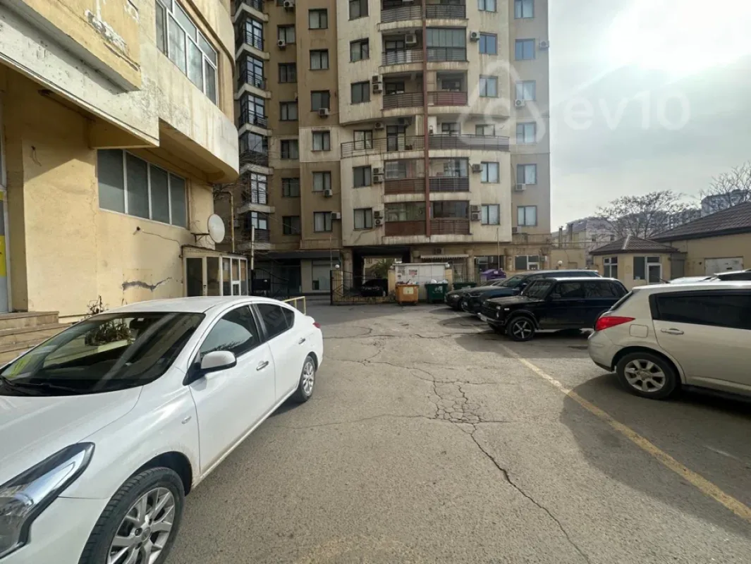 Satılır 3 otaqlı yeni tikili 80 m²