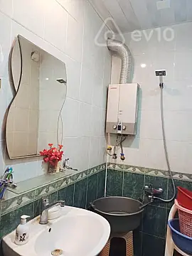 Satılır 5 otaqlı köhnə tikili 130 m²