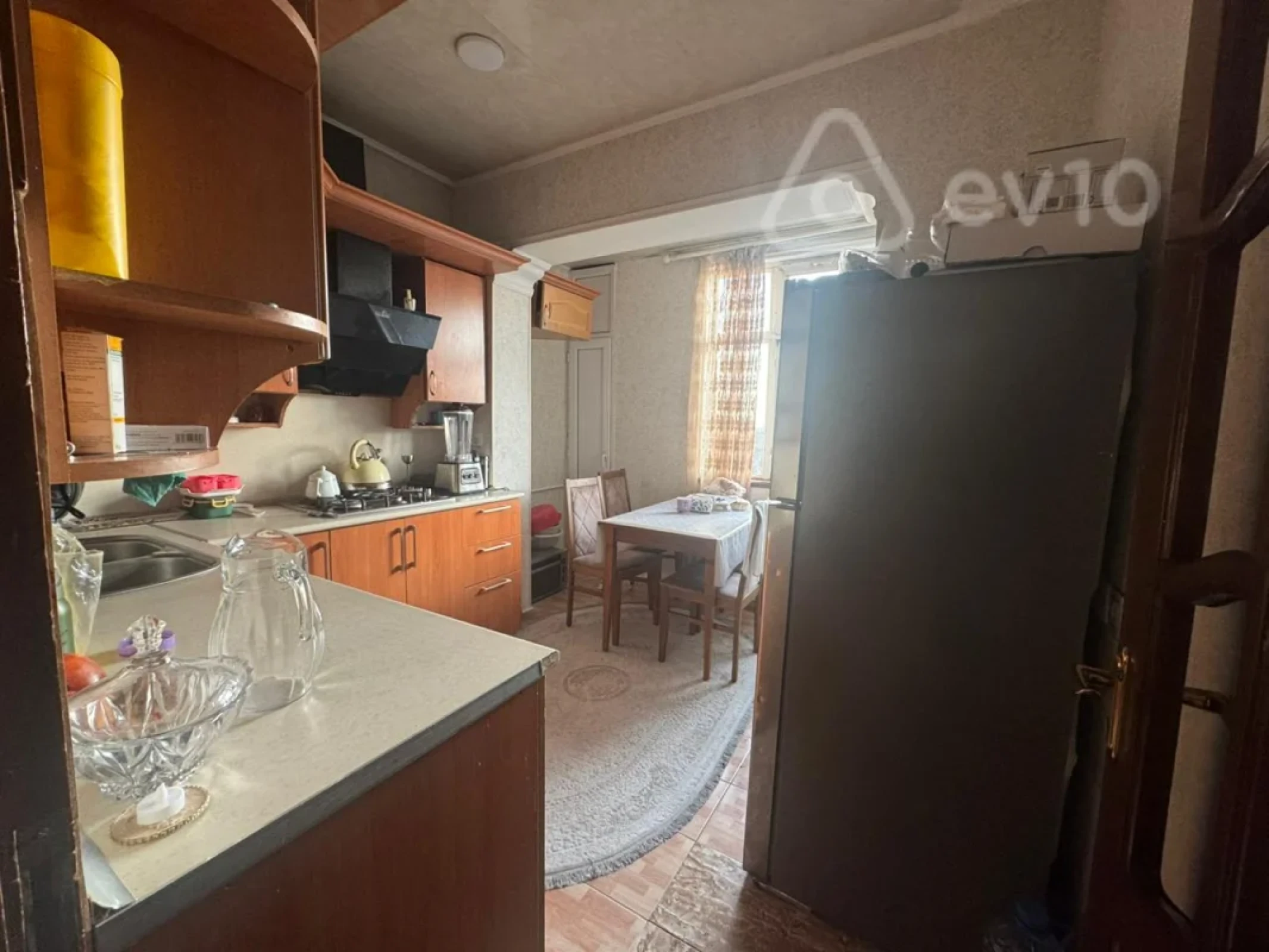 Satılır 4 otaqlı köhnə tikili 100 m²