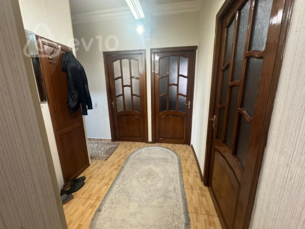 Satılır 4 otaqlı köhnə tikili 100 m²