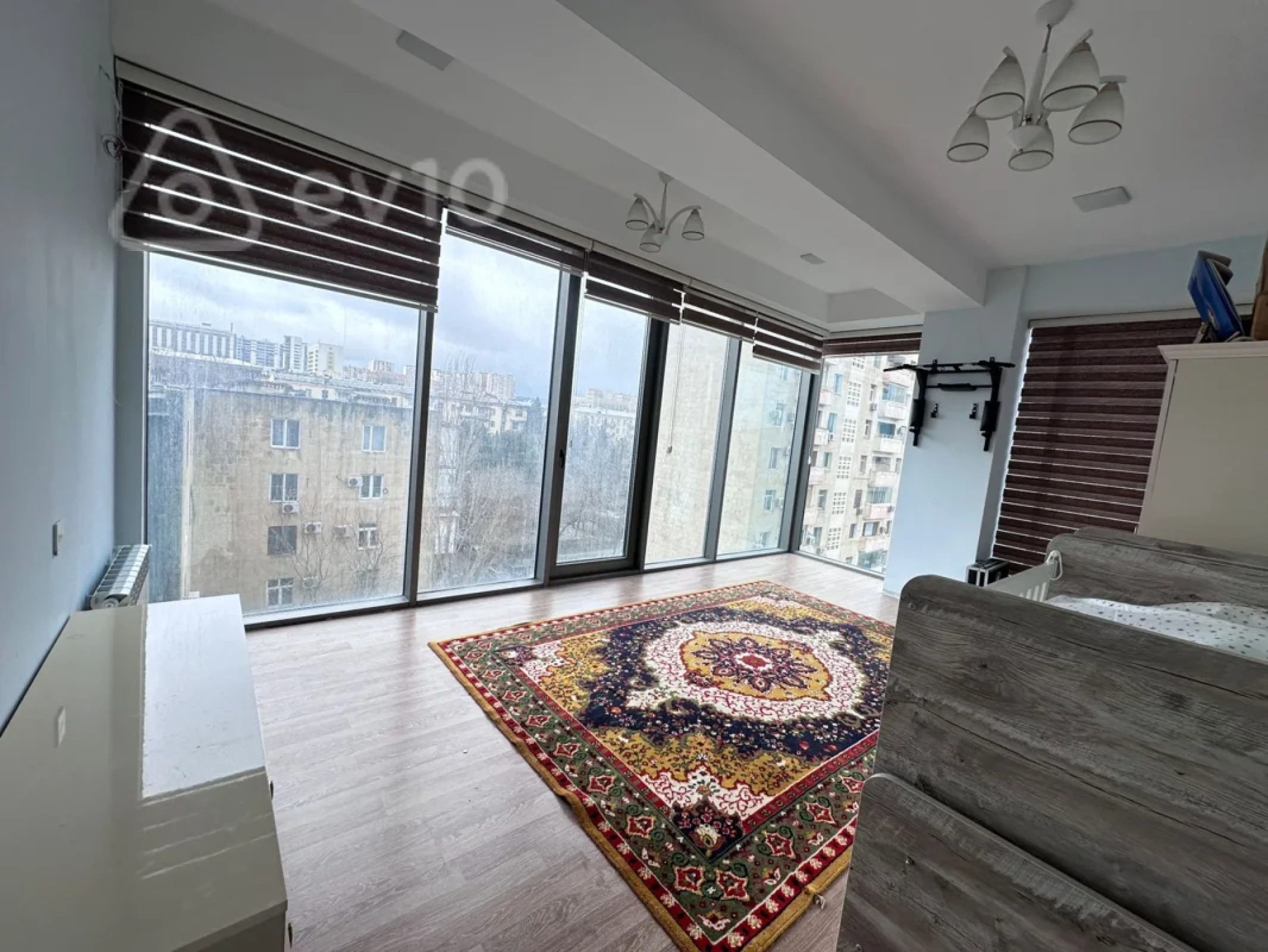 Kirayə verilir 3 otaqlı yeni tikili 150 m²