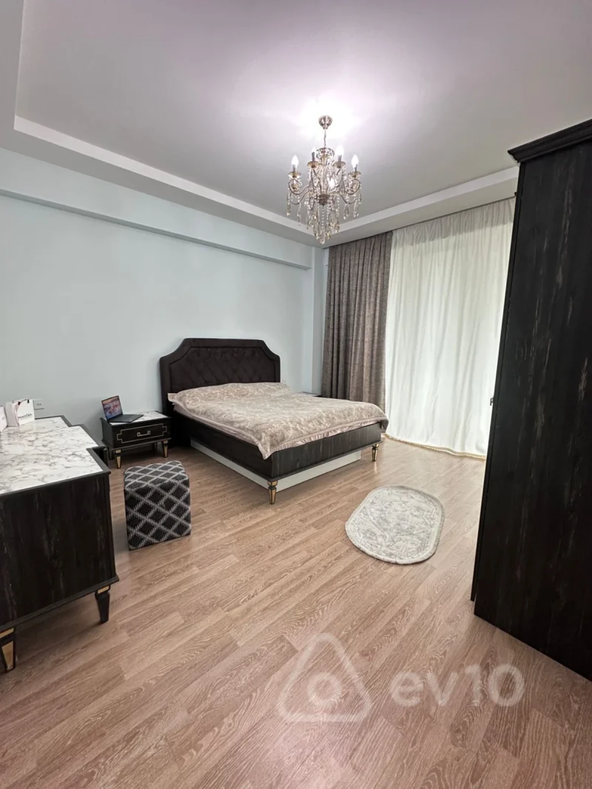 Kirayə verilir 3 otaqlı yeni tikili 150 m²
