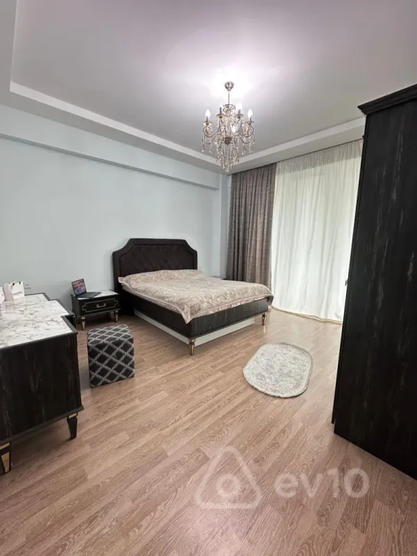 Kirayə verilir 3 otaqlı yeni tikili 150 m²
