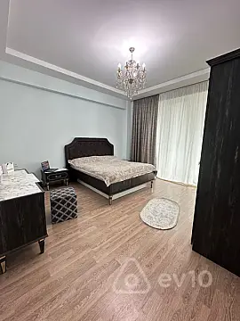 Kirayə verilir 3 otaqlı yeni tikili 150 m²
