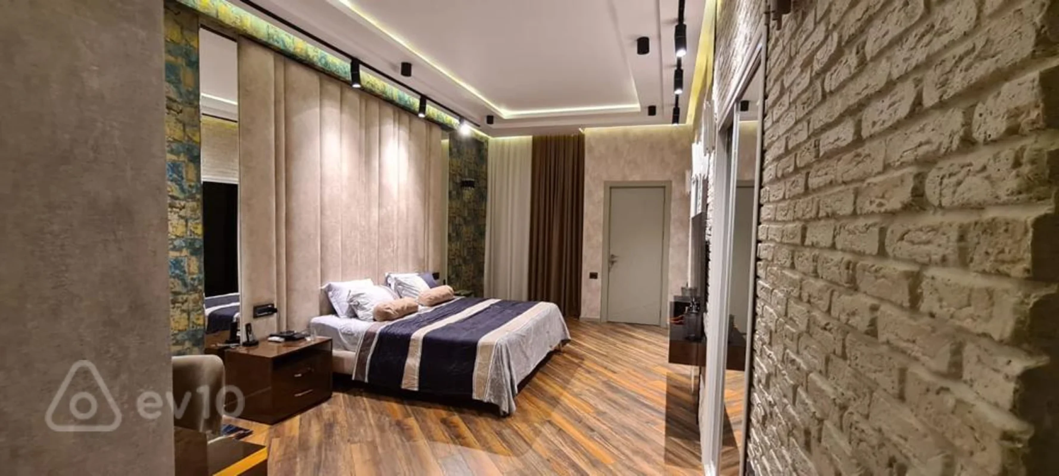 Kirayə verilir 5 otaqlı yeni tikili 250 m²