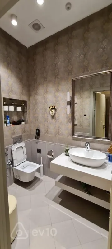 Kirayə verilir 5 otaqlı yeni tikili 250 m²