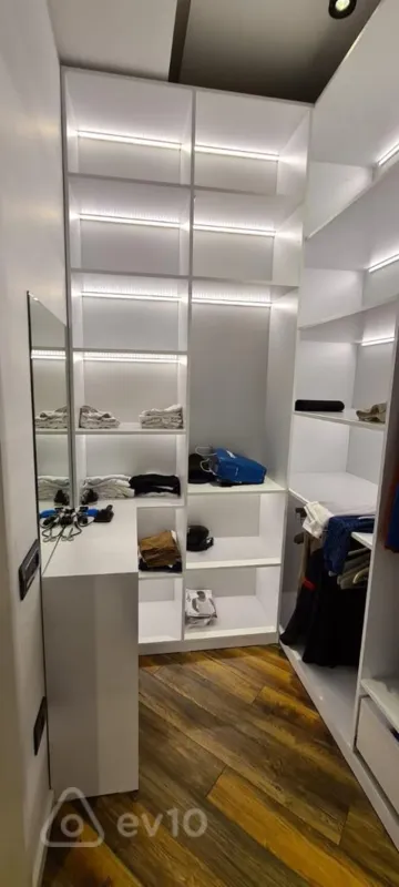 Kirayə verilir 5 otaqlı yeni tikili 250 m²