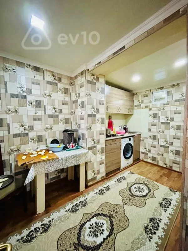 Satılır 4 otaqlı köhnə tikili 110 m²