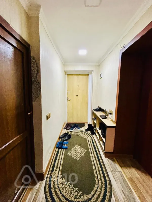 Satılır 4 otaqlı köhnə tikili 110 m²