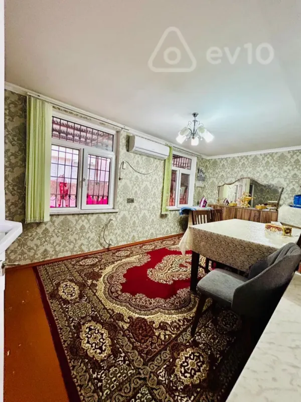 Satılır 4 otaqlı köhnə tikili 110 m²