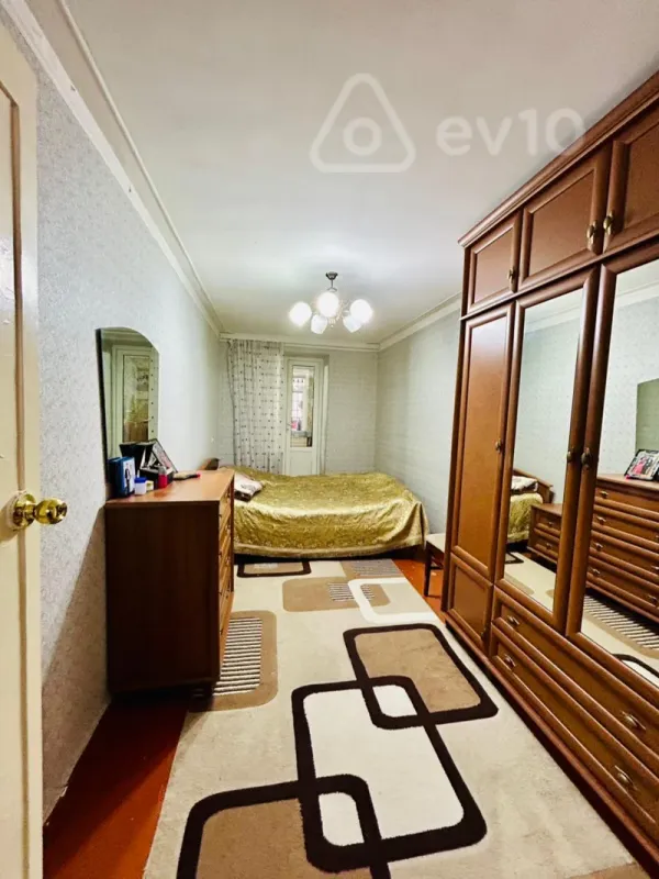 Satılır 4 otaqlı köhnə tikili 110 m²