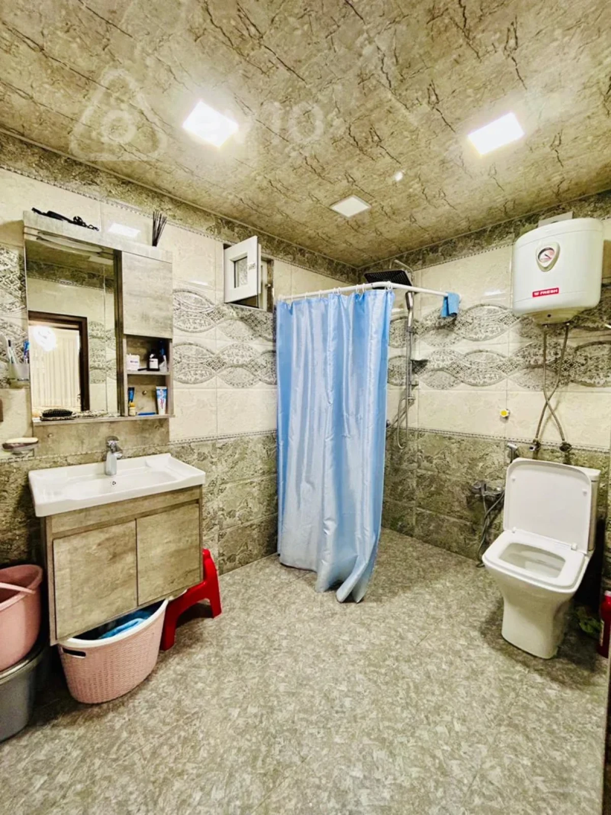 Satılır 4 otaqlı köhnə tikili 110 m²