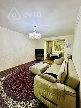 Satılır 4 otaqlı köhnə tikili 110 m²