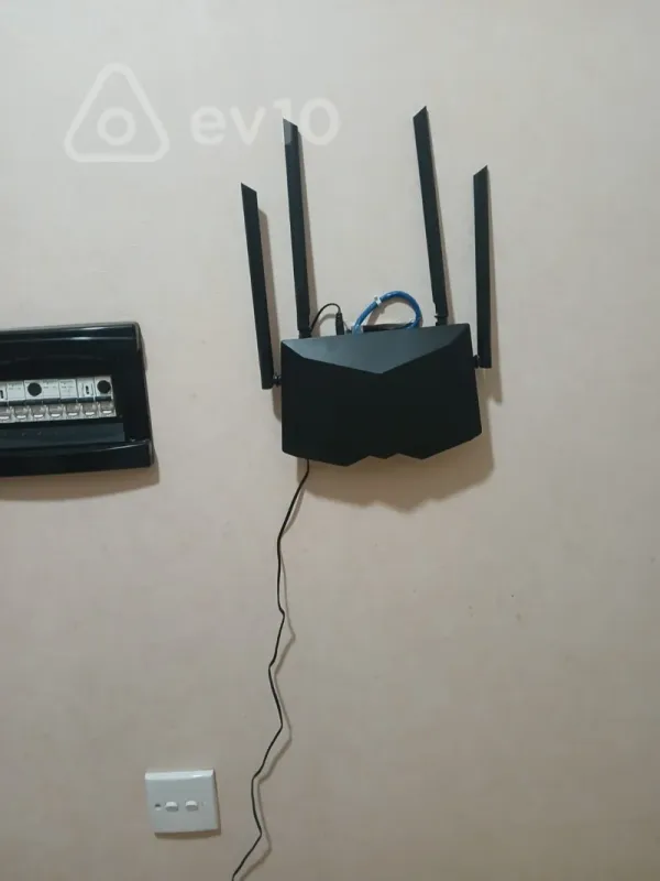 Kirayə verilir 2 otaqlı köhnə tikili 120 m²