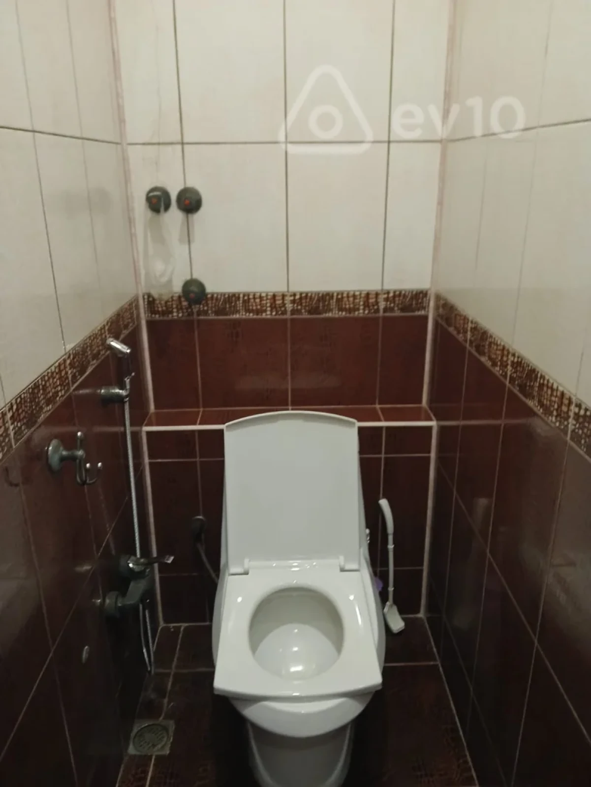 Kirayə verilir 2 otaqlı köhnə tikili 120 m²