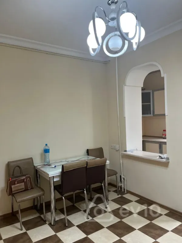 Kirayə verilir 3 otaqlı köhnə tikili 100 m²