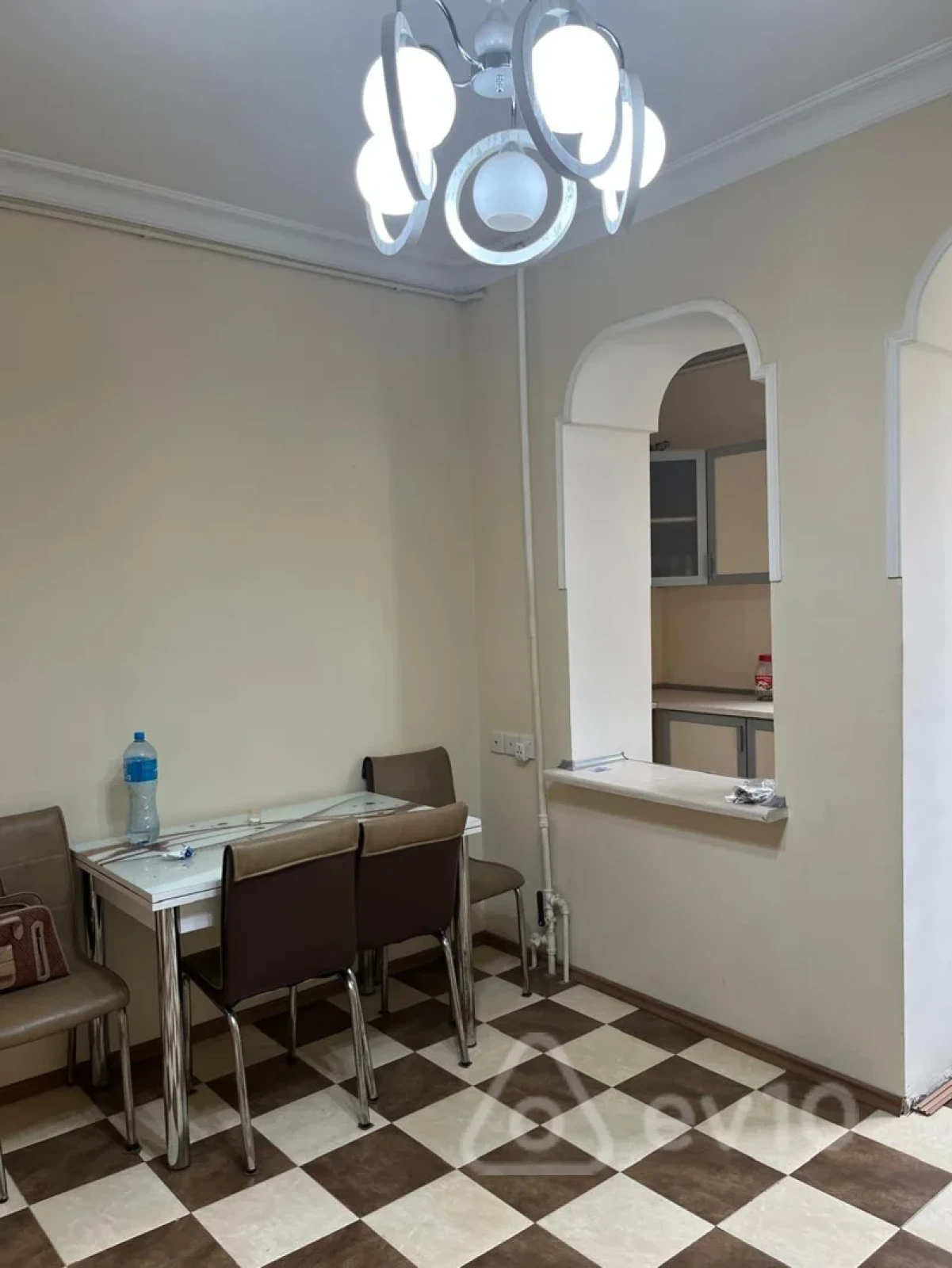 Kirayə verilir 3 otaqlı köhnə tikili 100 m²