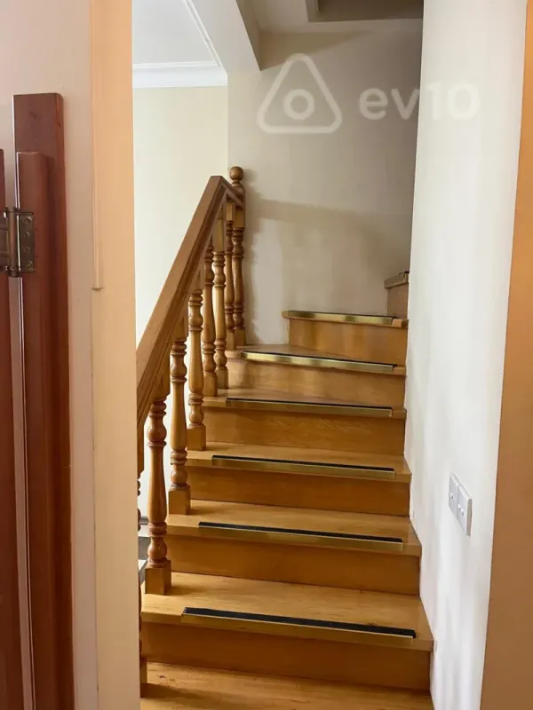 Kirayə verilir 3 otaqlı köhnə tikili 100 m²