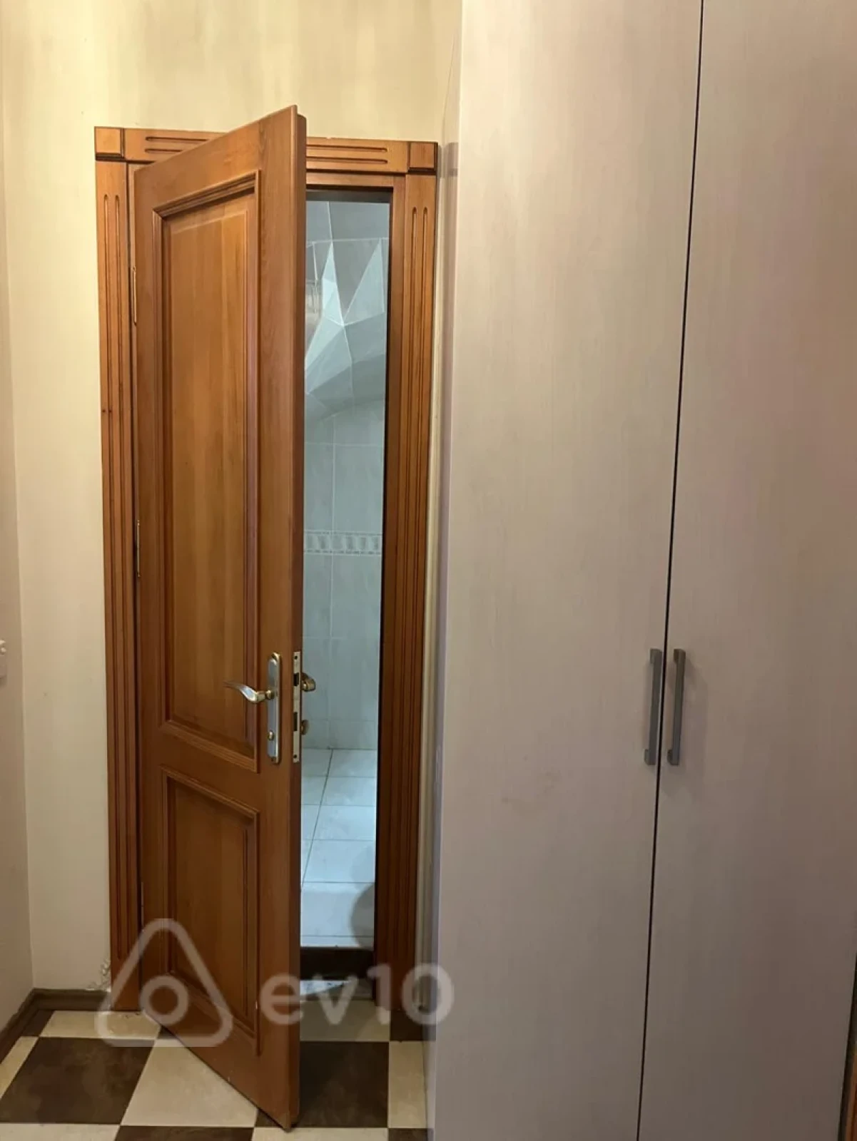 Kirayə verilir 3 otaqlı köhnə tikili 100 m²