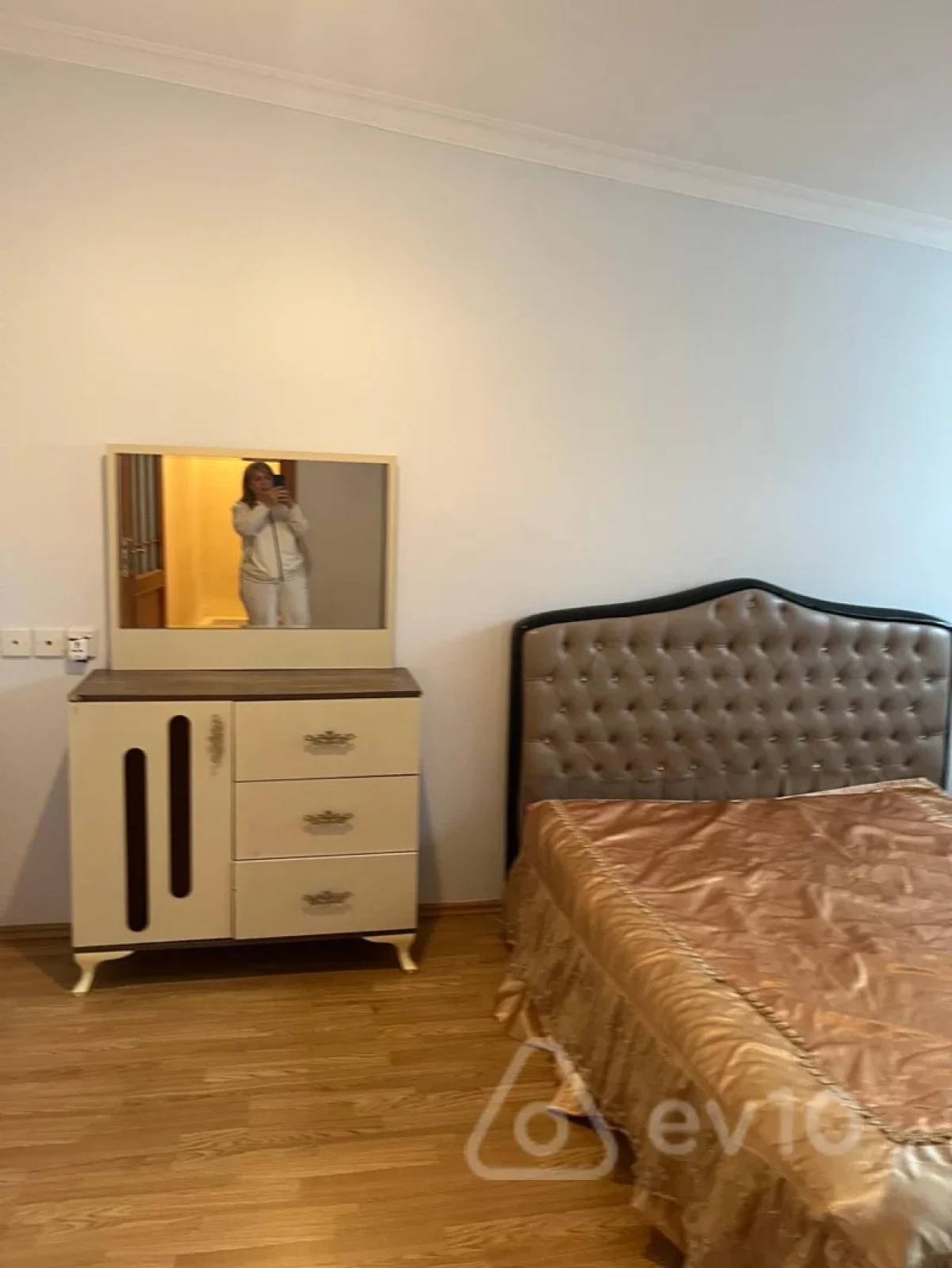 Kirayə verilir 3 otaqlı köhnə tikili 100 m²