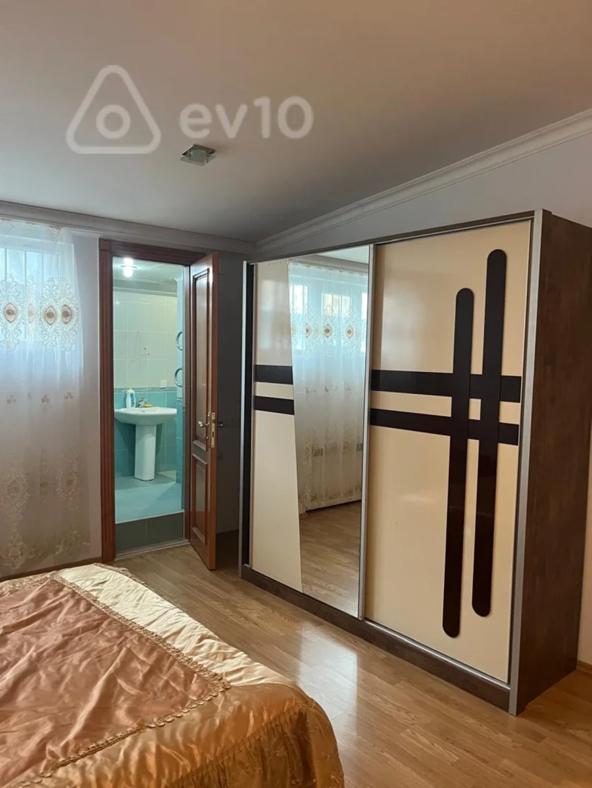 Kirayə verilir 3 otaqlı köhnə tikili 100 m²