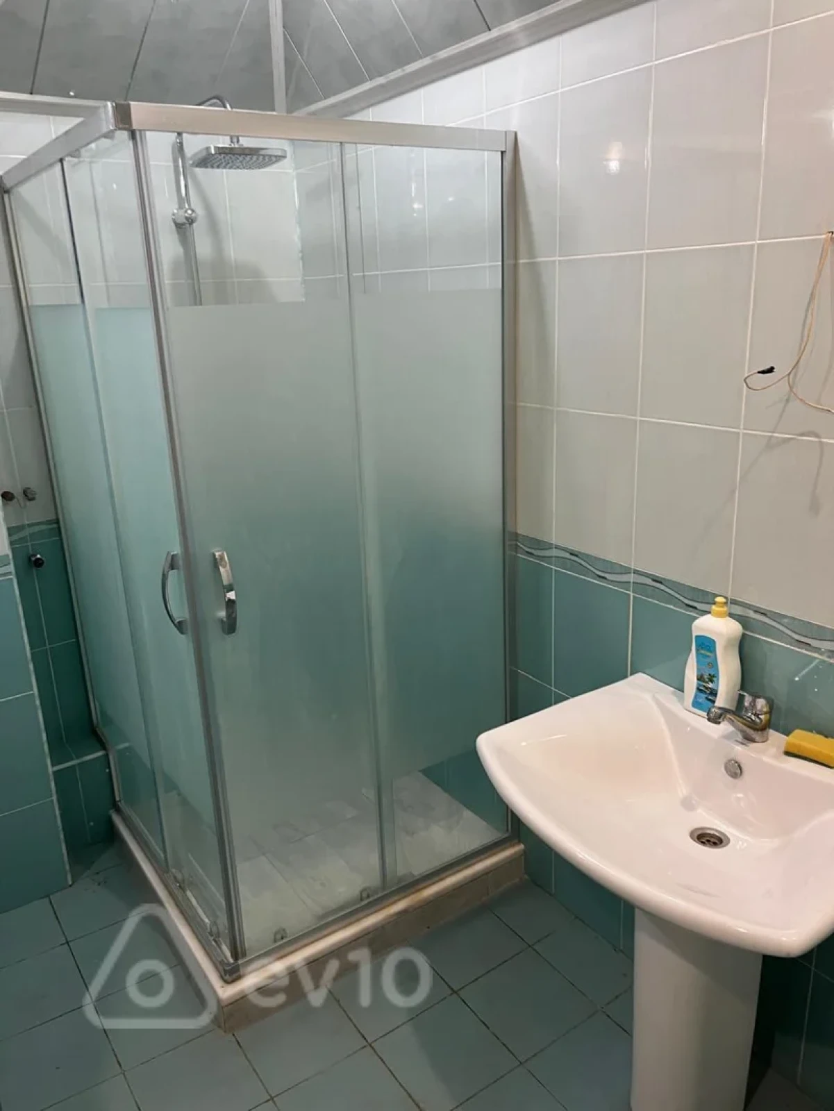 Kirayə verilir 3 otaqlı köhnə tikili 100 m²