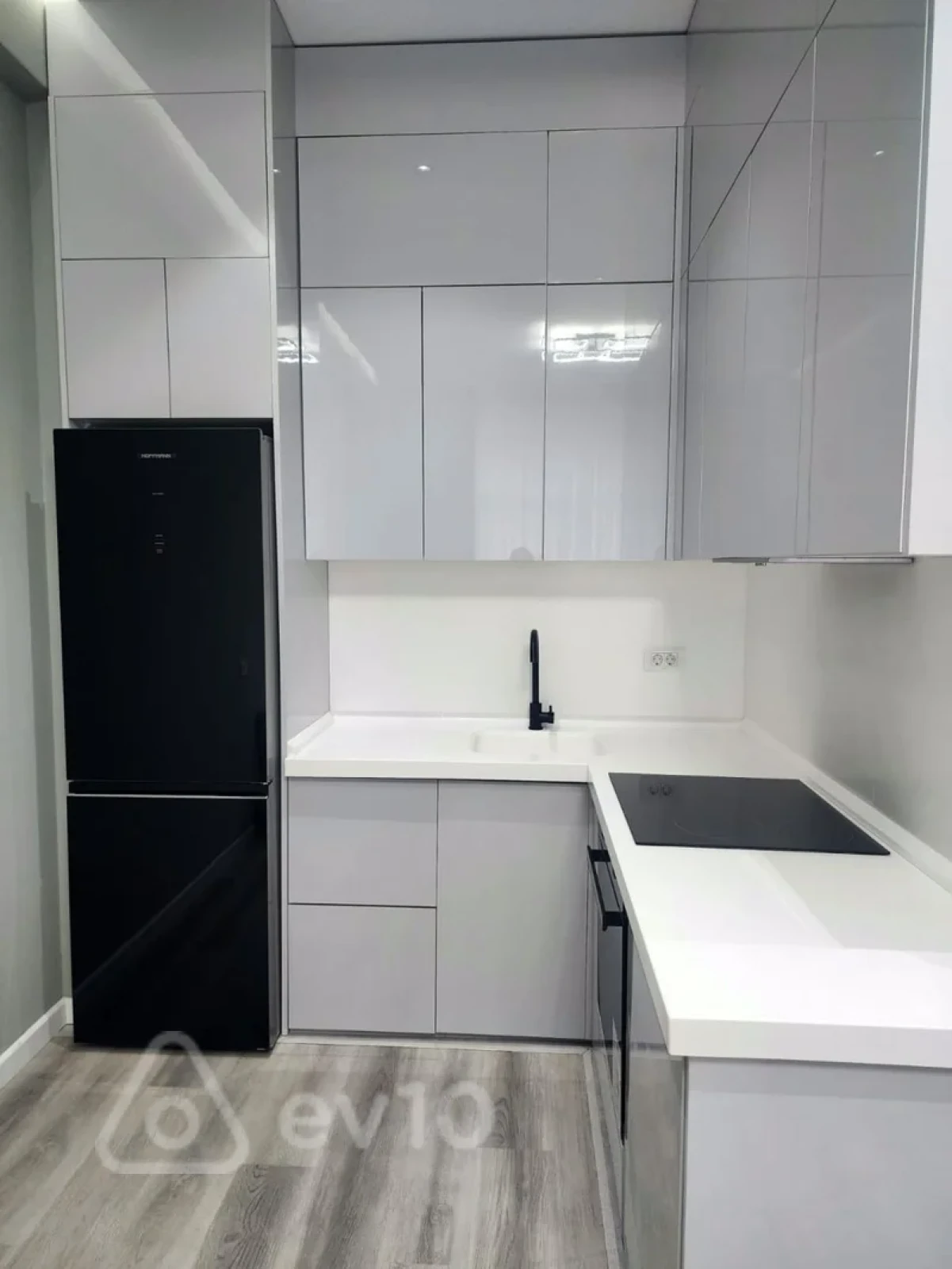 Satılır 2 otaqlı yeni tikili 50 m²