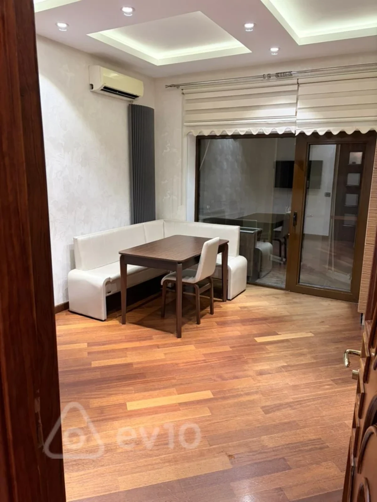 Kirayə verilir 4 otaqlı yeni tikili 200 m²