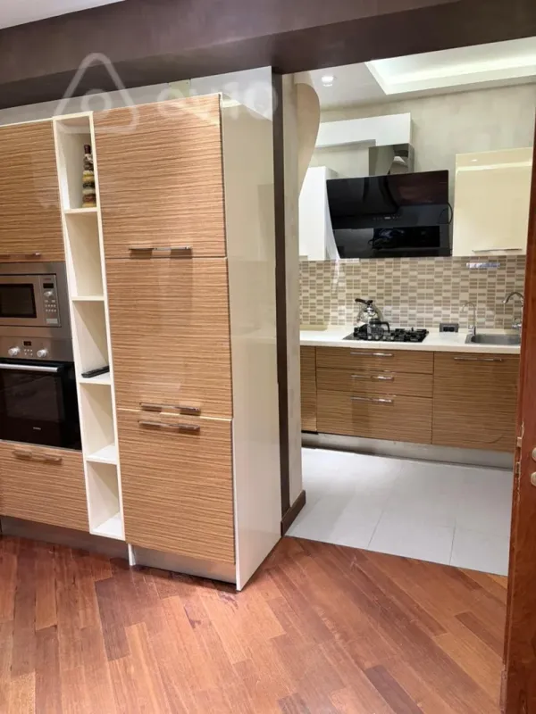 Kirayə verilir 4 otaqlı yeni tikili 200 m²