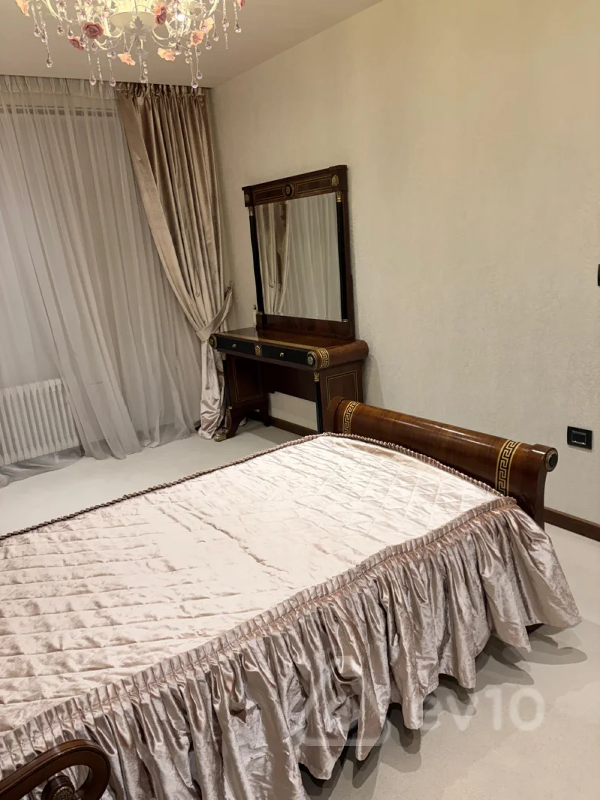 Kirayə verilir 4 otaqlı yeni tikili 200 m²