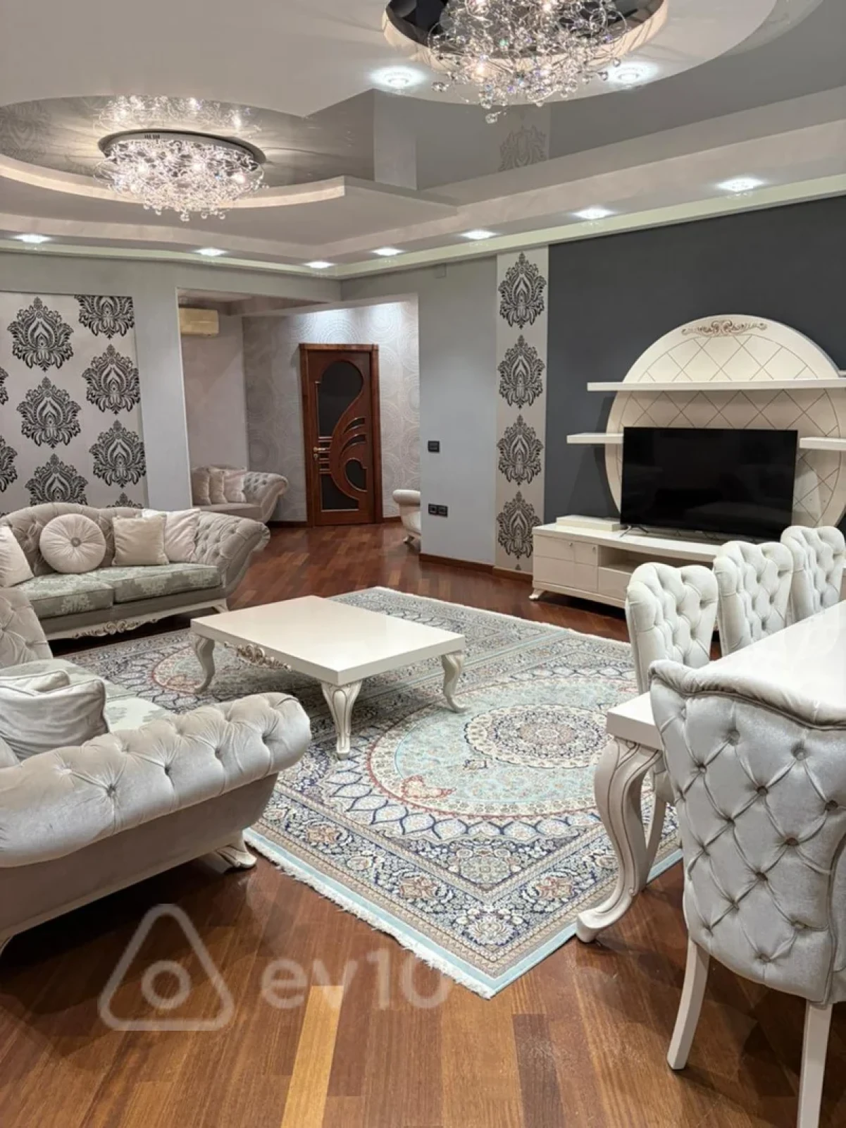 Kirayə verilir 4 otaqlı yeni tikili 200 m²