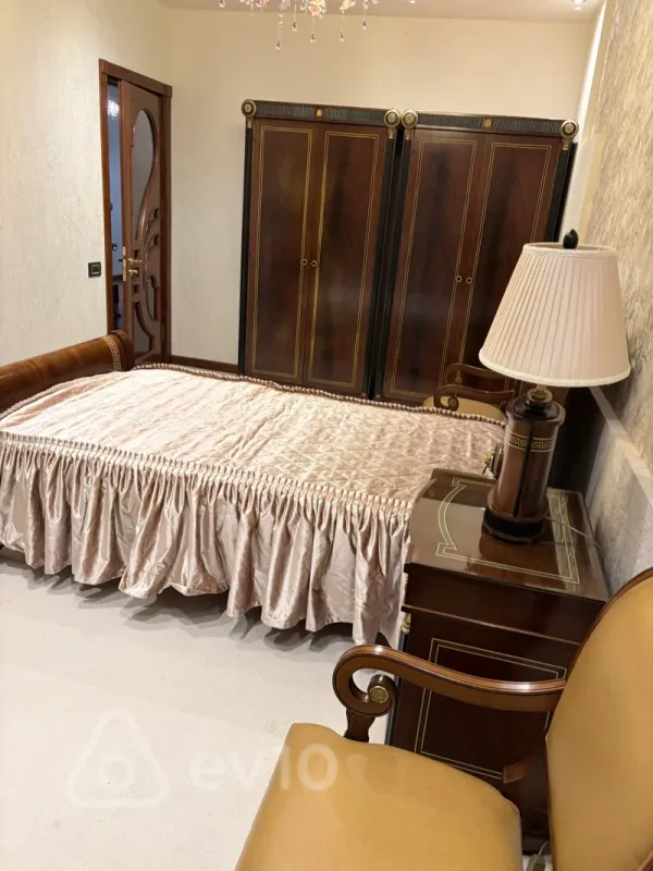 Kirayə verilir 4 otaqlı yeni tikili 200 m²