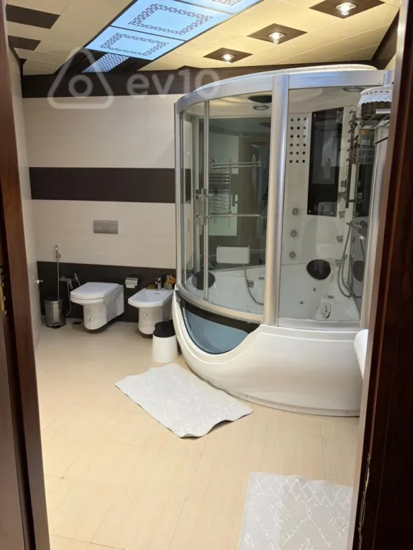 Kirayə verilir 4 otaqlı yeni tikili 200 m²