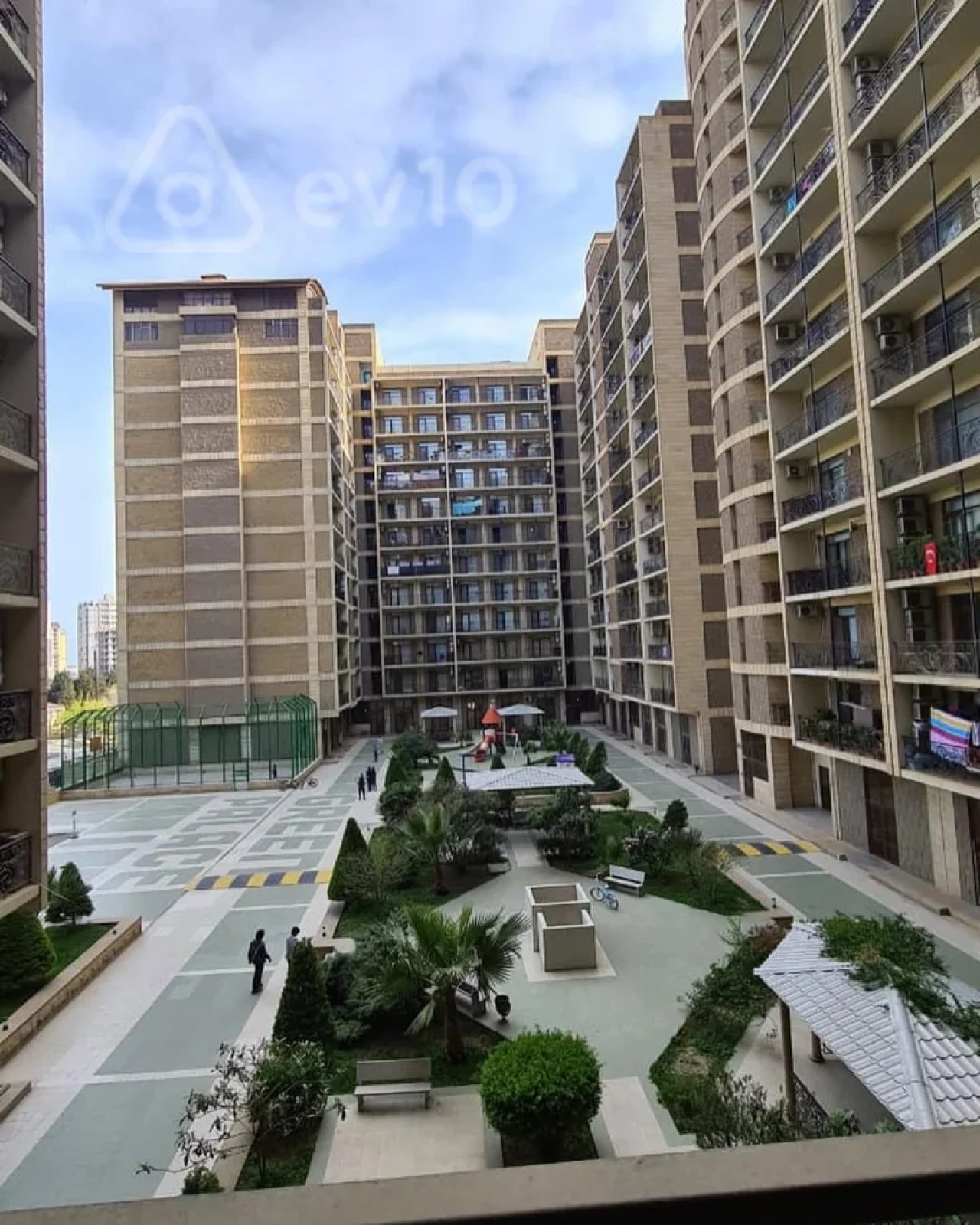 Kirayə verilir 4 otaqlı yeni tikili 200 m²