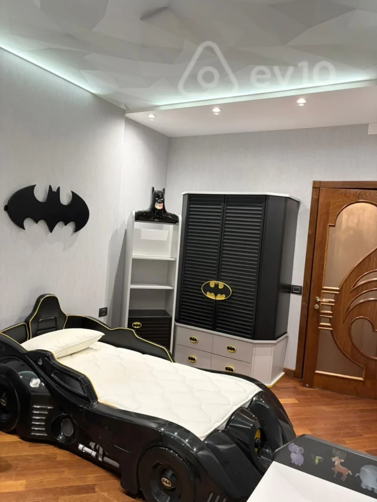 Kirayə verilir 4 otaqlı yeni tikili 200 m²