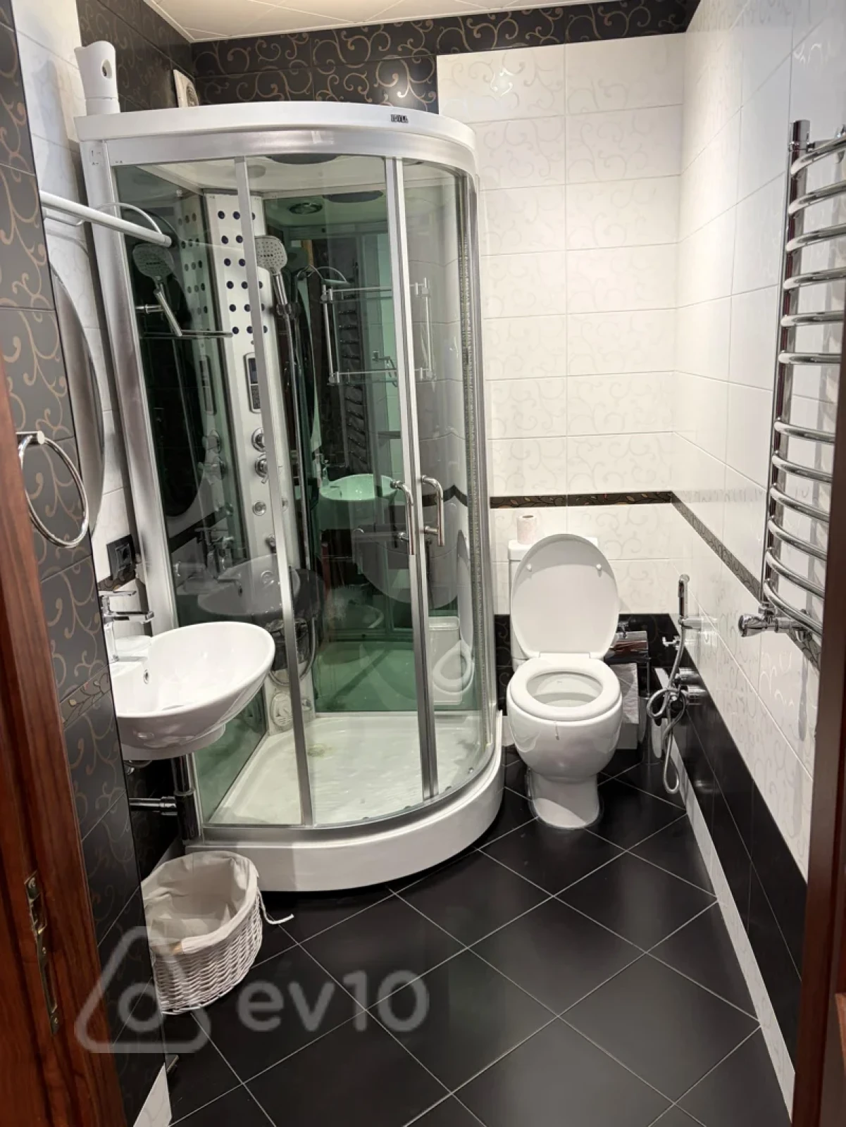 Kirayə verilir 4 otaqlı yeni tikili 200 m²