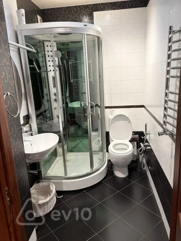 Kirayə verilir 4 otaqlı yeni tikili 200 m²