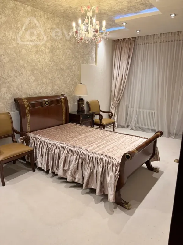 Kirayə verilir 4 otaqlı yeni tikili 200 m²