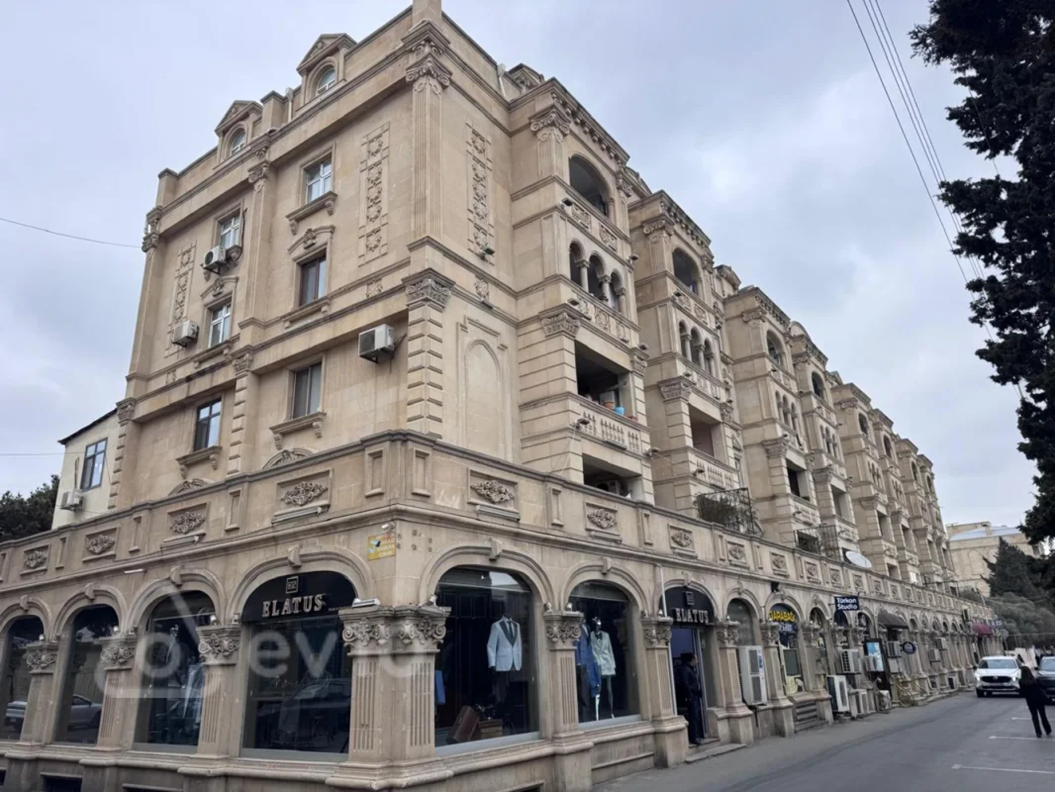 Satılır 2 otaqlı köhnə tikili 65 m²