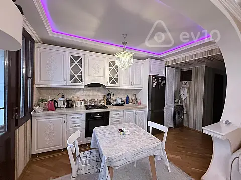 Satılır 2 otaqlı köhnə tikili 65 m²