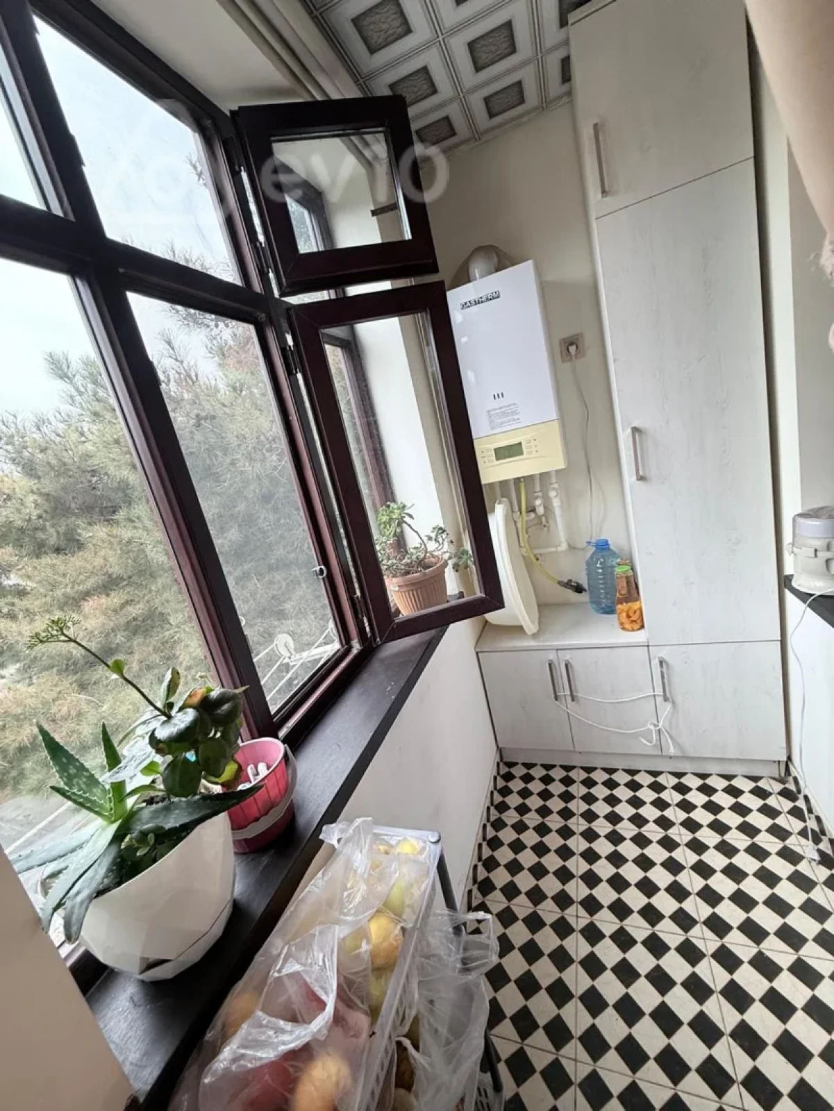 Satılır 2 otaqlı köhnə tikili 65 m²