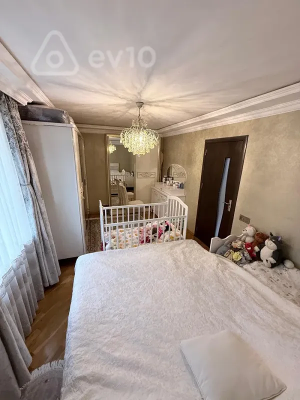Satılır 2 otaqlı köhnə tikili 65 m²