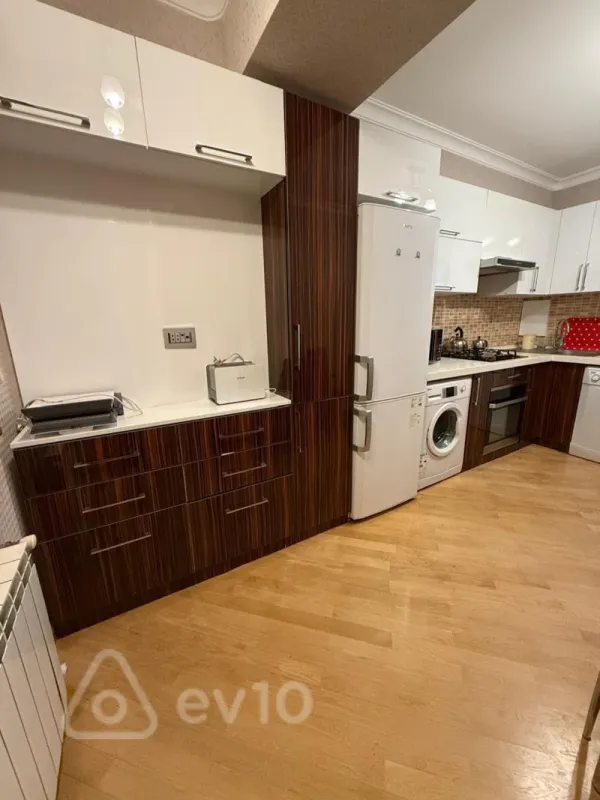 Kirayə verilir 3 otaqlı köhnə tikili 110 m²