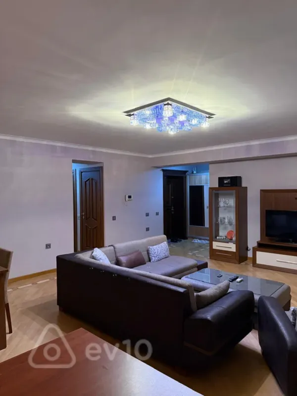 Kirayə verilir 3 otaqlı köhnə tikili 110 m²
