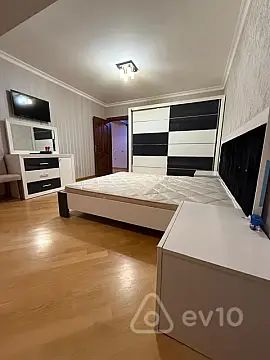 Kirayə verilir 3 otaqlı köhnə tikili 110 m²