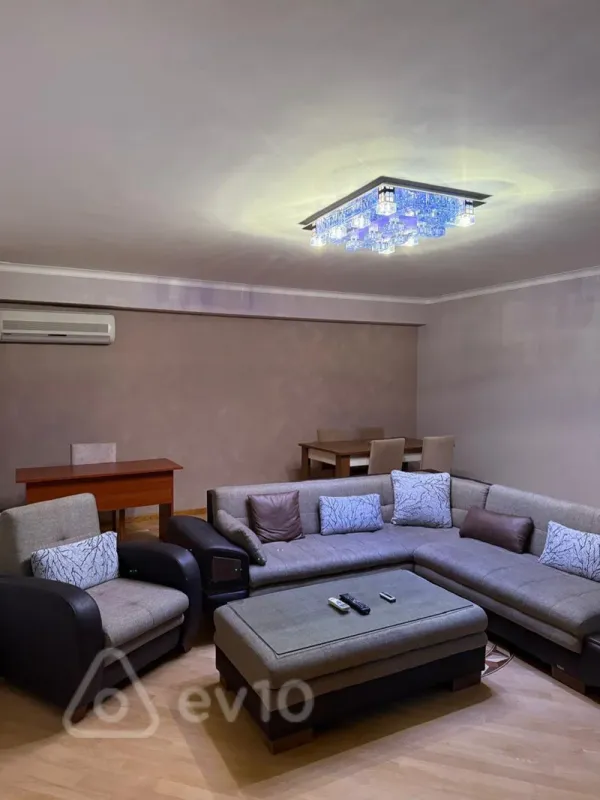 Kirayə verilir 3 otaqlı köhnə tikili 110 m²