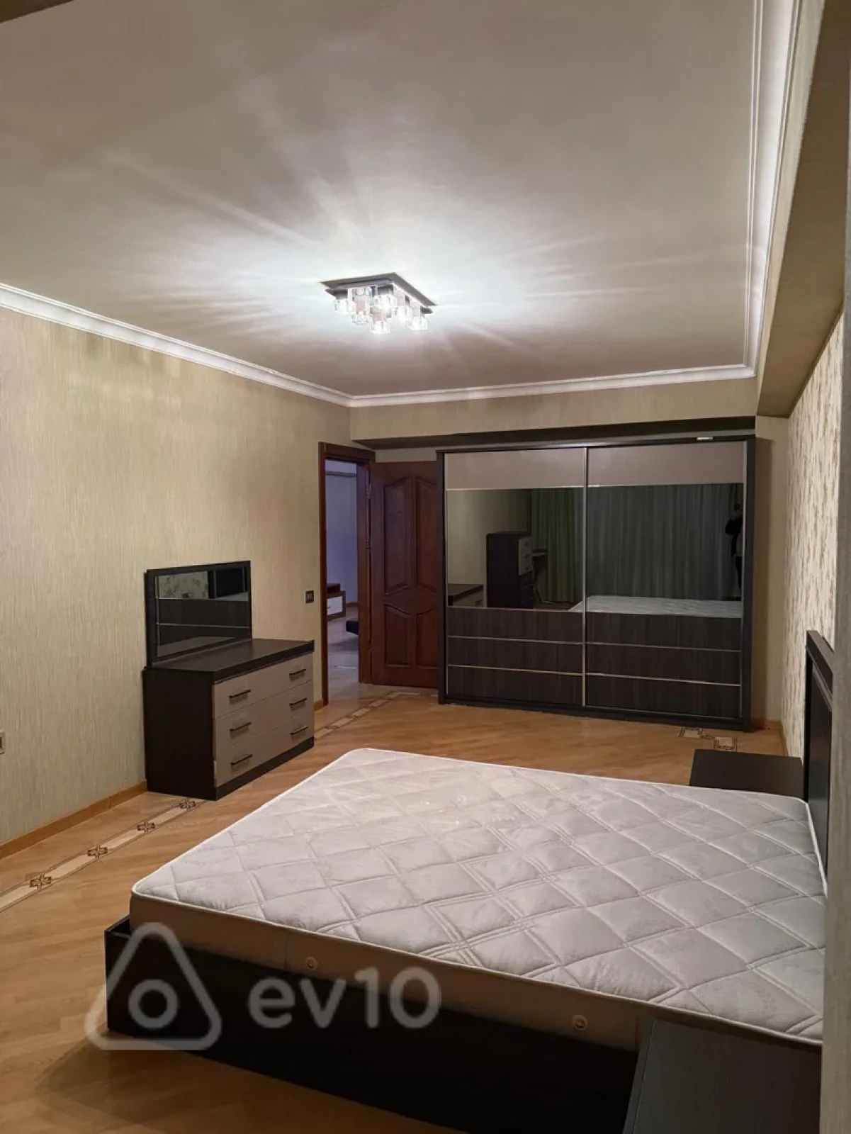 Kirayə verilir 3 otaqlı köhnə tikili 110 m²