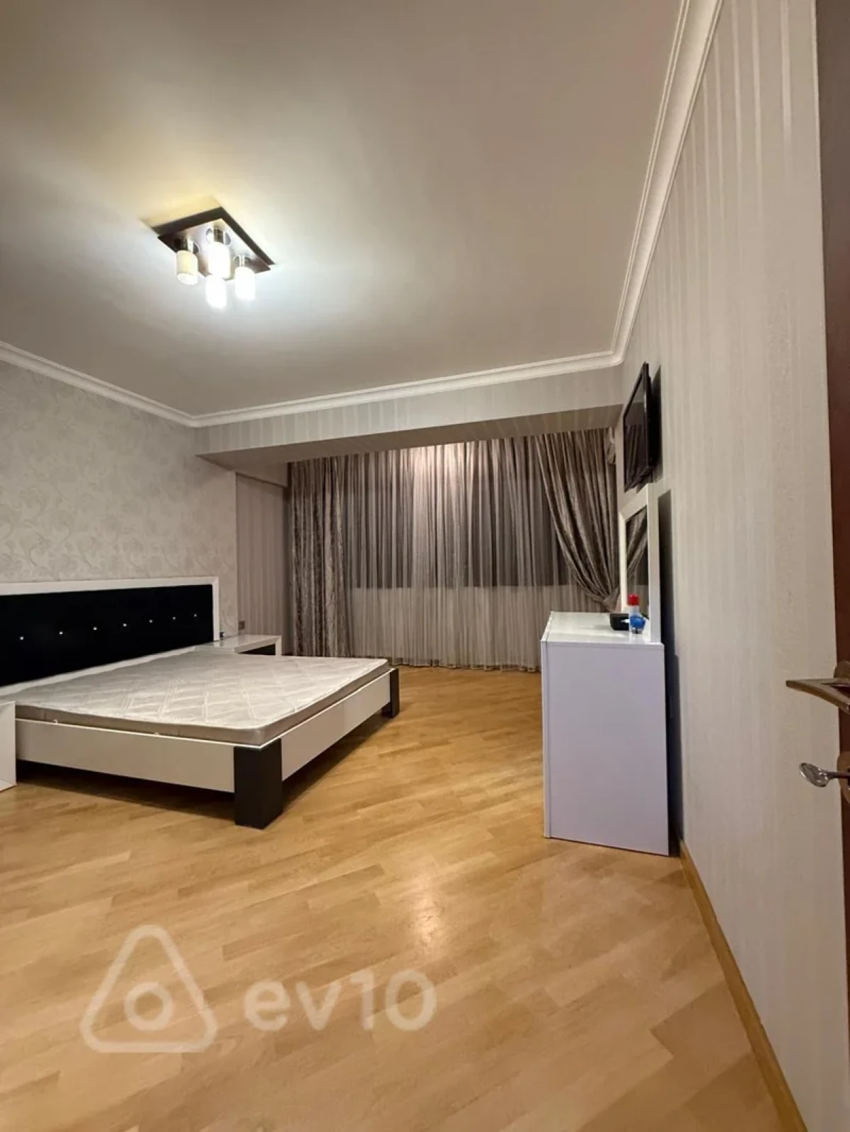Kirayə verilir 3 otaqlı köhnə tikili 110 m²